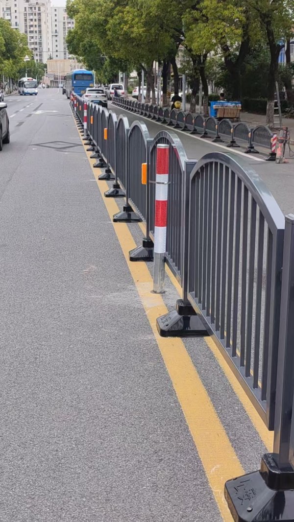 东兴资本配资 1.9公里路高峰期要开半小时？打破壁垒，20天改造整治成功疏堵